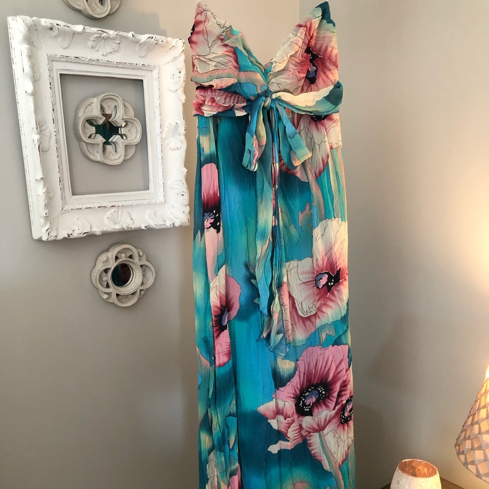 Beautiful dress. Ankle length to floor length.